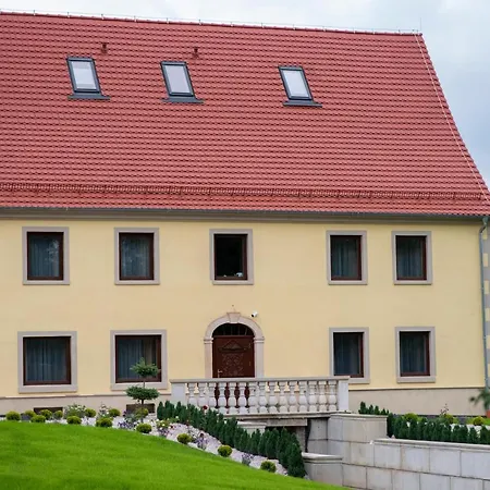 Palac Lubiechowa-jelenia Gora- Riesengebirge Bed & Breakfast