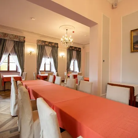 Alojamento de Acomodação e Pequeno-almoço Pałac Lubiechowa-jelenia Góra- Riesengebirge *