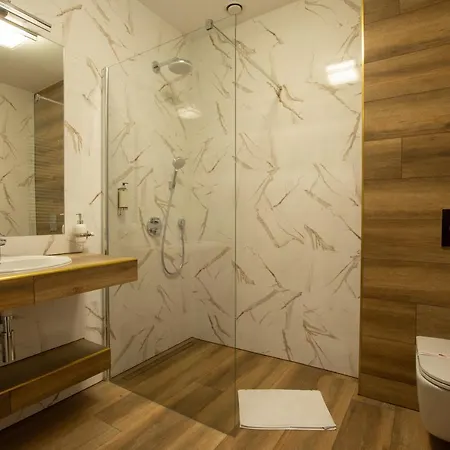 Nocleg ze śniadaniem Pałac Lubiechowa-jelenia Góra- Riesengebirge Lubiechowa